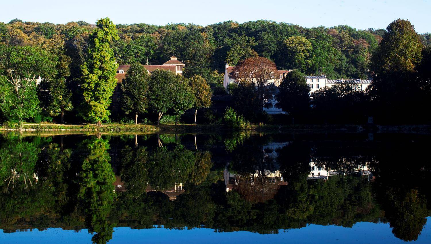 Les Etangs de Corot on the Ville-d'Avray ponds, seminar venue near Paris