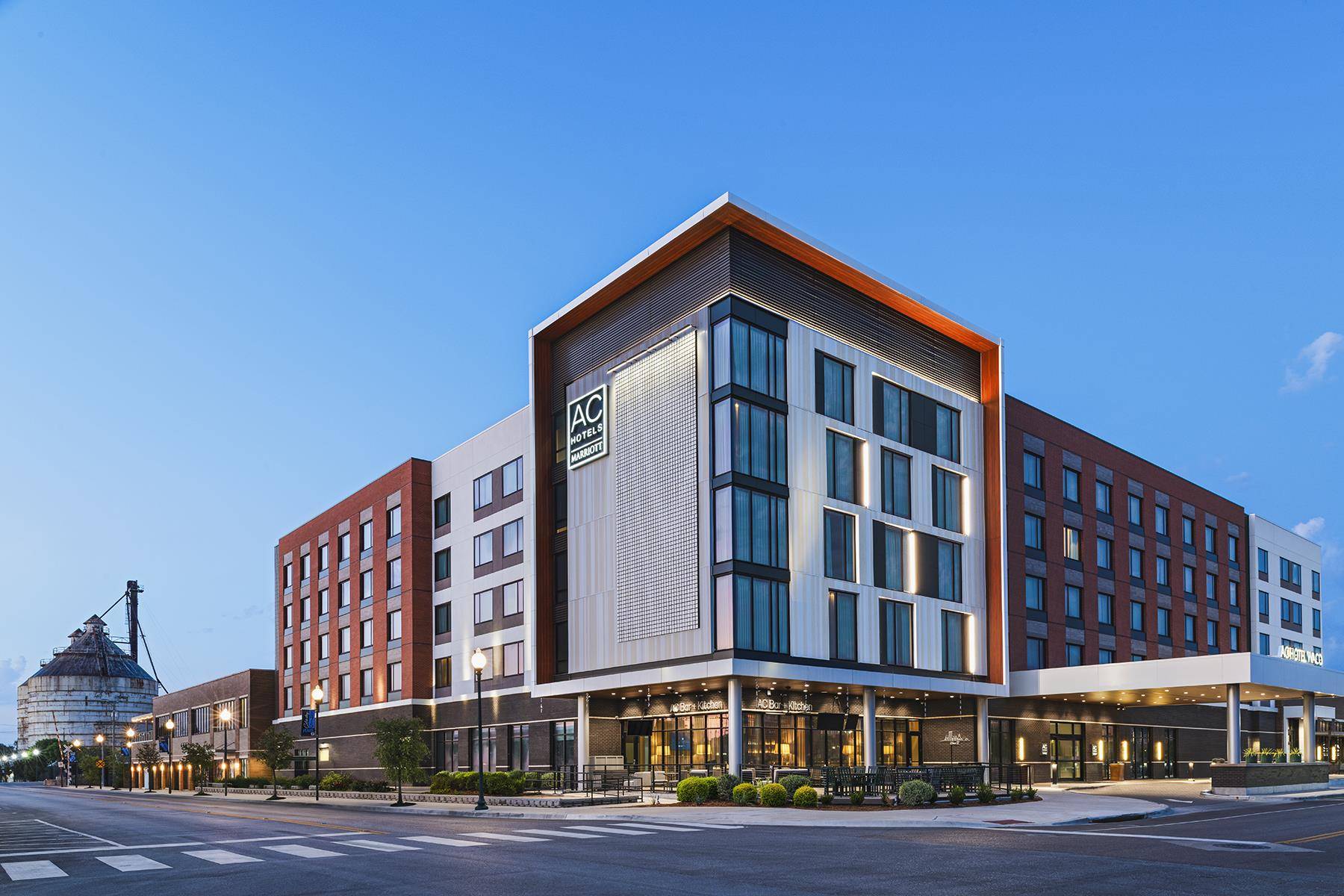 AC Hotel Waco Downtown, city hotel for corporate events in Waco, Texas