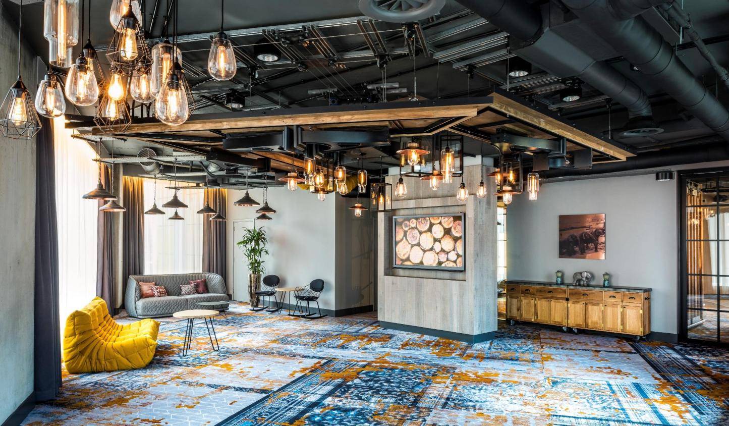 Novotel Canary Wharf, holiday party venue in