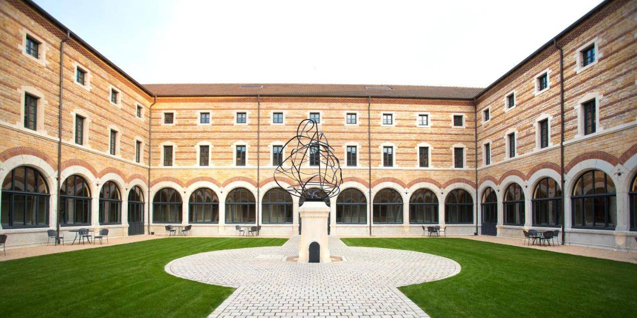 Fourviere Hotel cloister courtyard, seminar hotel in Lyon